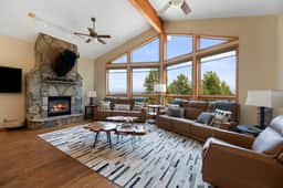 Largest Custer Lodge-Sleeps 22