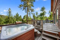 Grizzly Trail Lodge