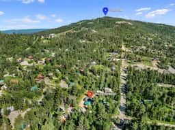 Grizzly Trail Lodge