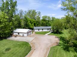 Creekside Corner w/ Hot Tub - Spearfish