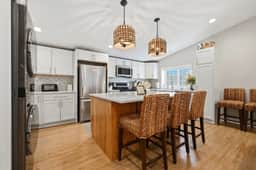 Two Bit Cabin-Sleeps 4-2Bd2Bath-HotTub-Nearby Pond