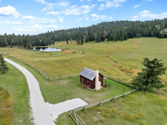 Juso Cabin-Sleeps 3. Great views! Quiet. Peaceful.