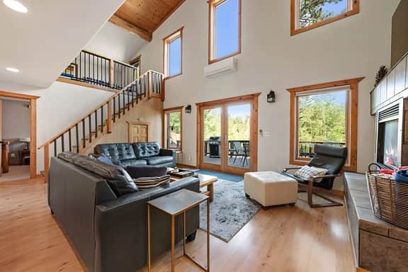 Grizzly Trail Lodge