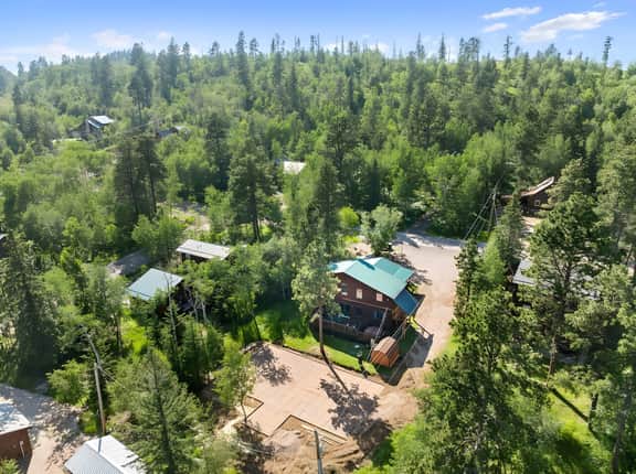 Grizzly Trail Lodge