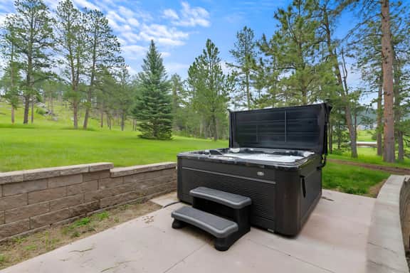 Largest Hill City Cabin-Sleeps 20 with Hot Tub