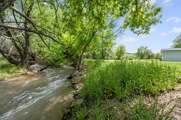 Creekside Corner w/ Hot Tub - Spearfish