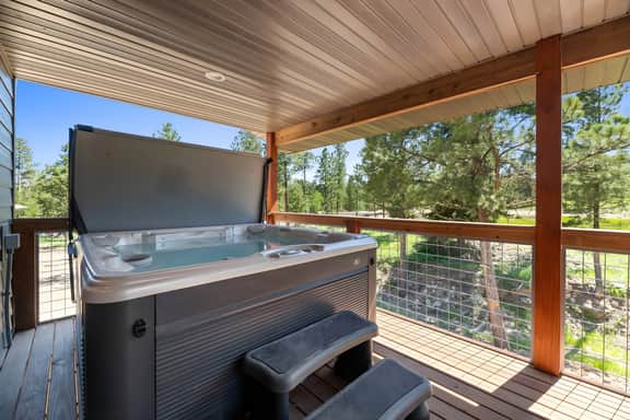 The Fireside-Hot Tub, Firepit, Fireplace