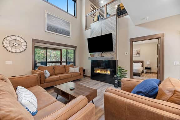 The Fireside-Hot Tub, Firepit, Fireplace