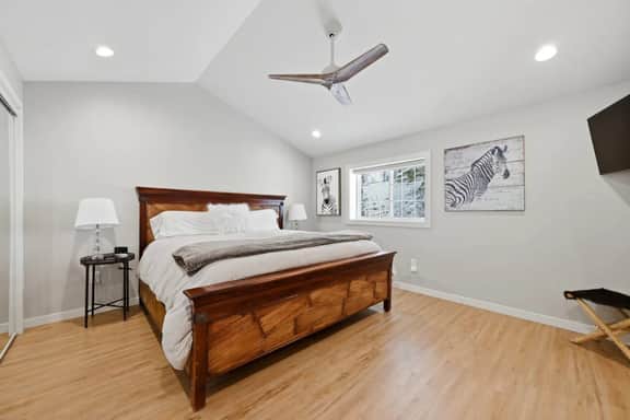 Two Bit Cabin-Sleeps 4-2Bd2Bath-HotTub-Nearby Pond