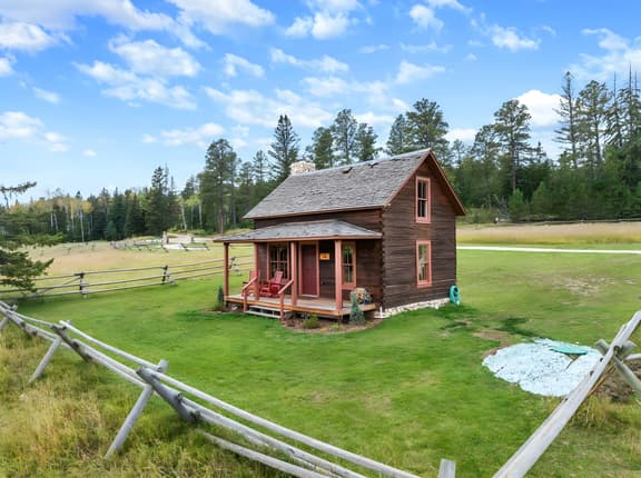 Juso Cabin-Sleeps 3. Great views! Quiet. Peaceful.