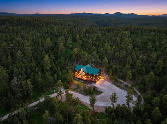 Elk View Retreat - Sleeps 30 - 13 Bedroom - Image 1