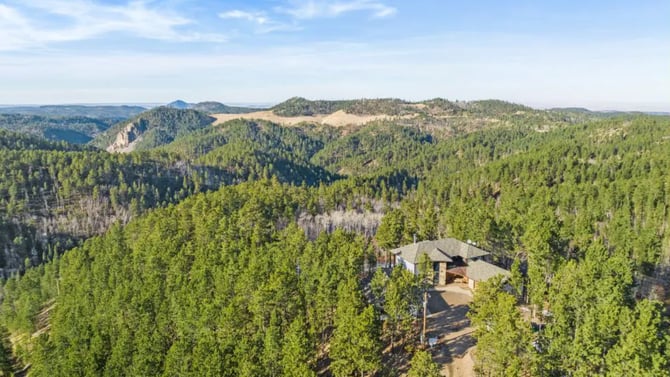Designer’s Secrets Behind the Weirdest Cabin in the Black Hills